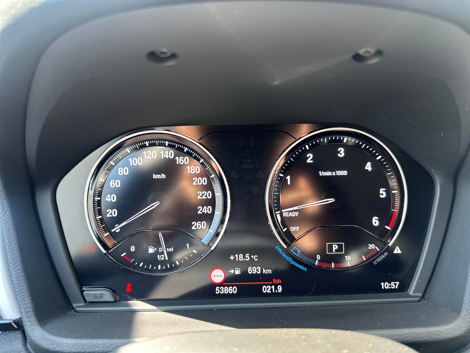 BMW X1 xDrive 18d-image-13