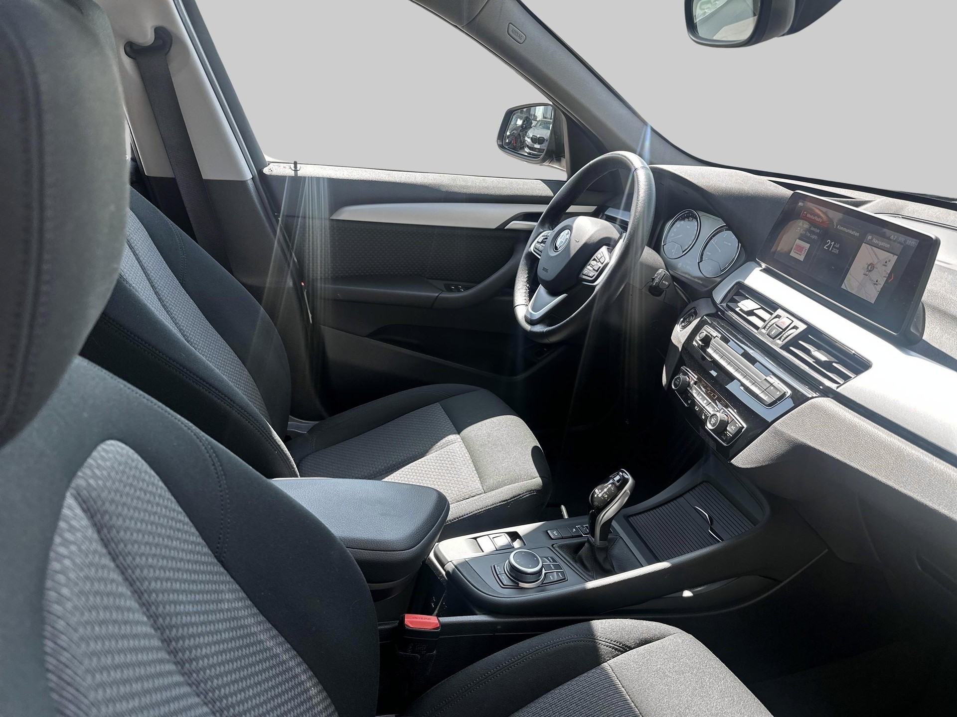 BMW X1 xDrive 18d-image-9