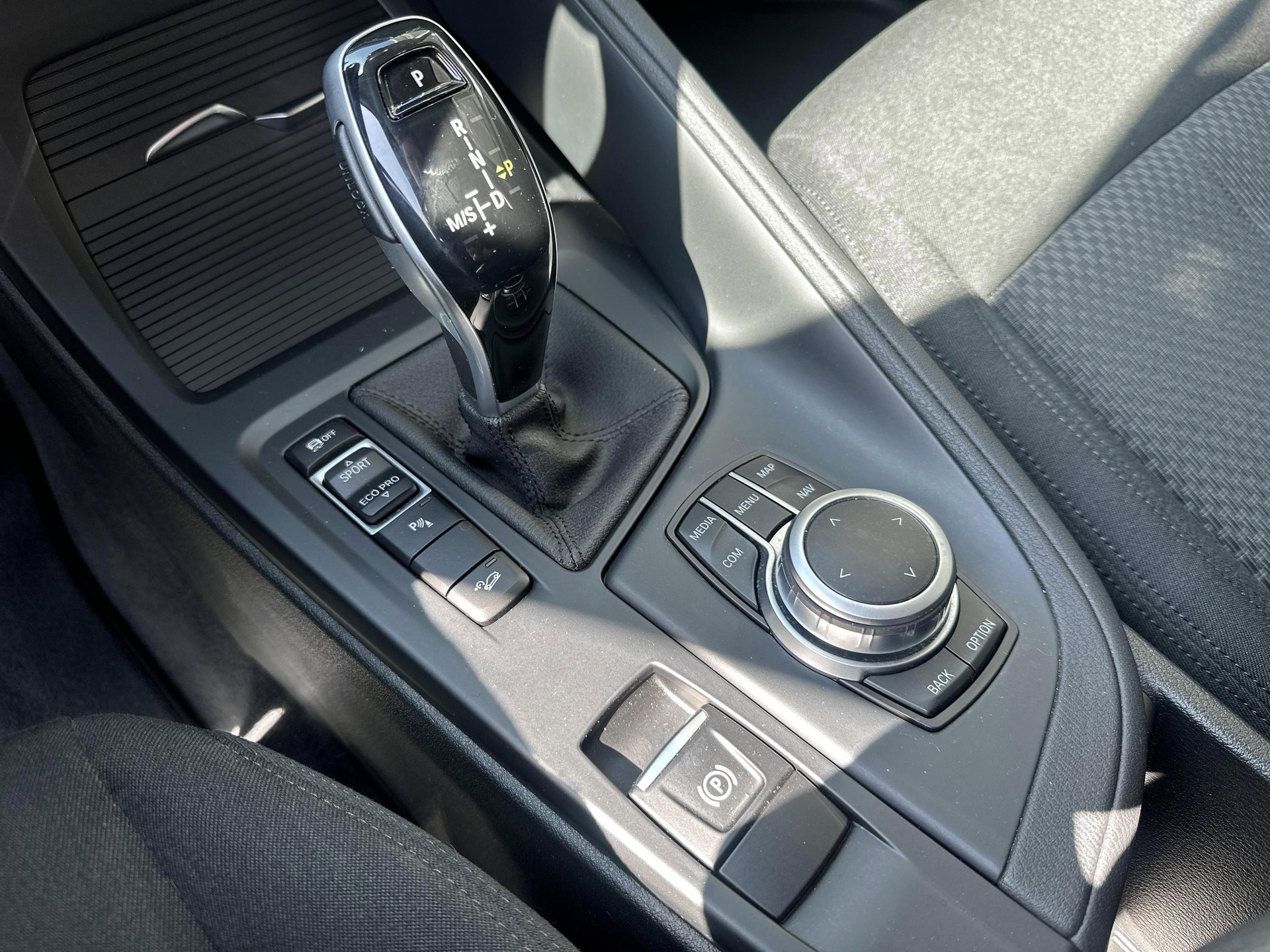BMW X1 xDrive 18d-image-10