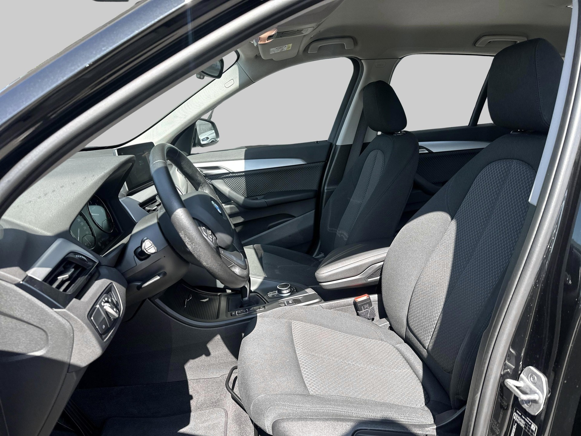 BMW X1 xDrive 18d-image-8