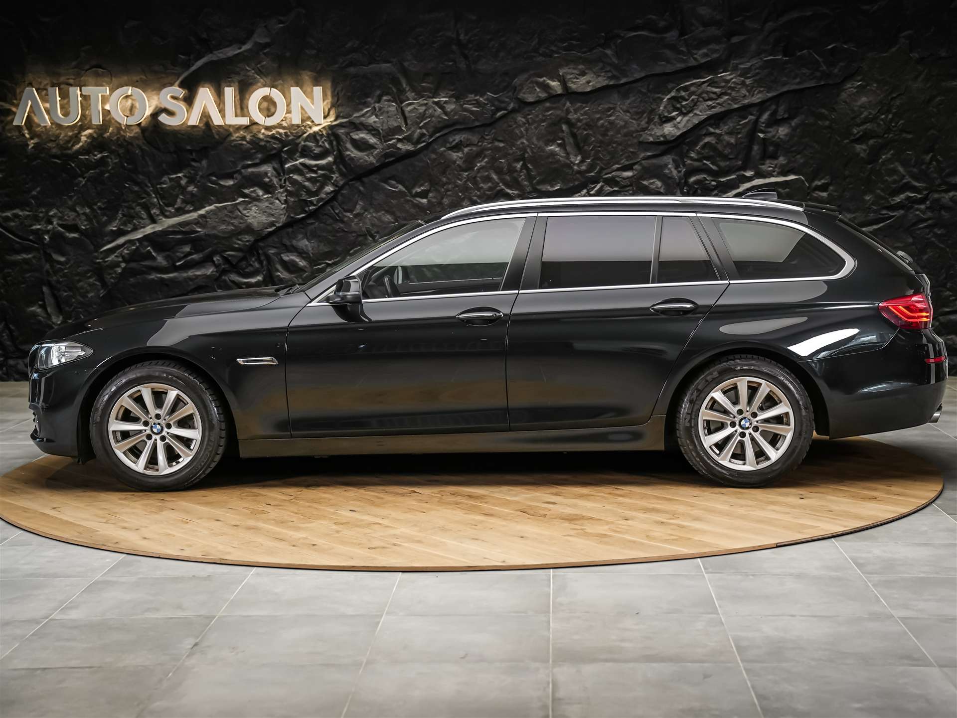 BMW 520d Touring xDrive Steptronic *CH Auto*El. Sitze*Sitzheizung*-image-2
