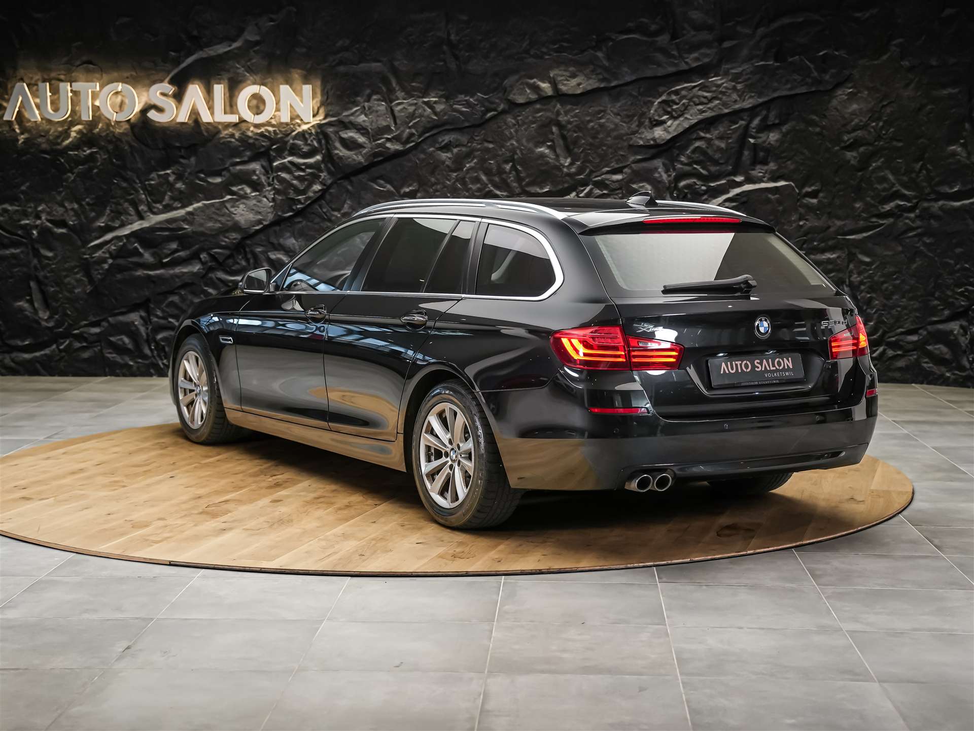 BMW 520d Touring xDrive Steptronic *CH Auto*El. Sitze*Sitzheizung*-showroom-element-2