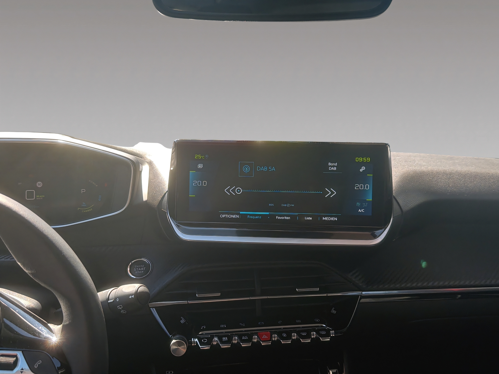 PEUGEOT 208 e-Allure Pack-image-13