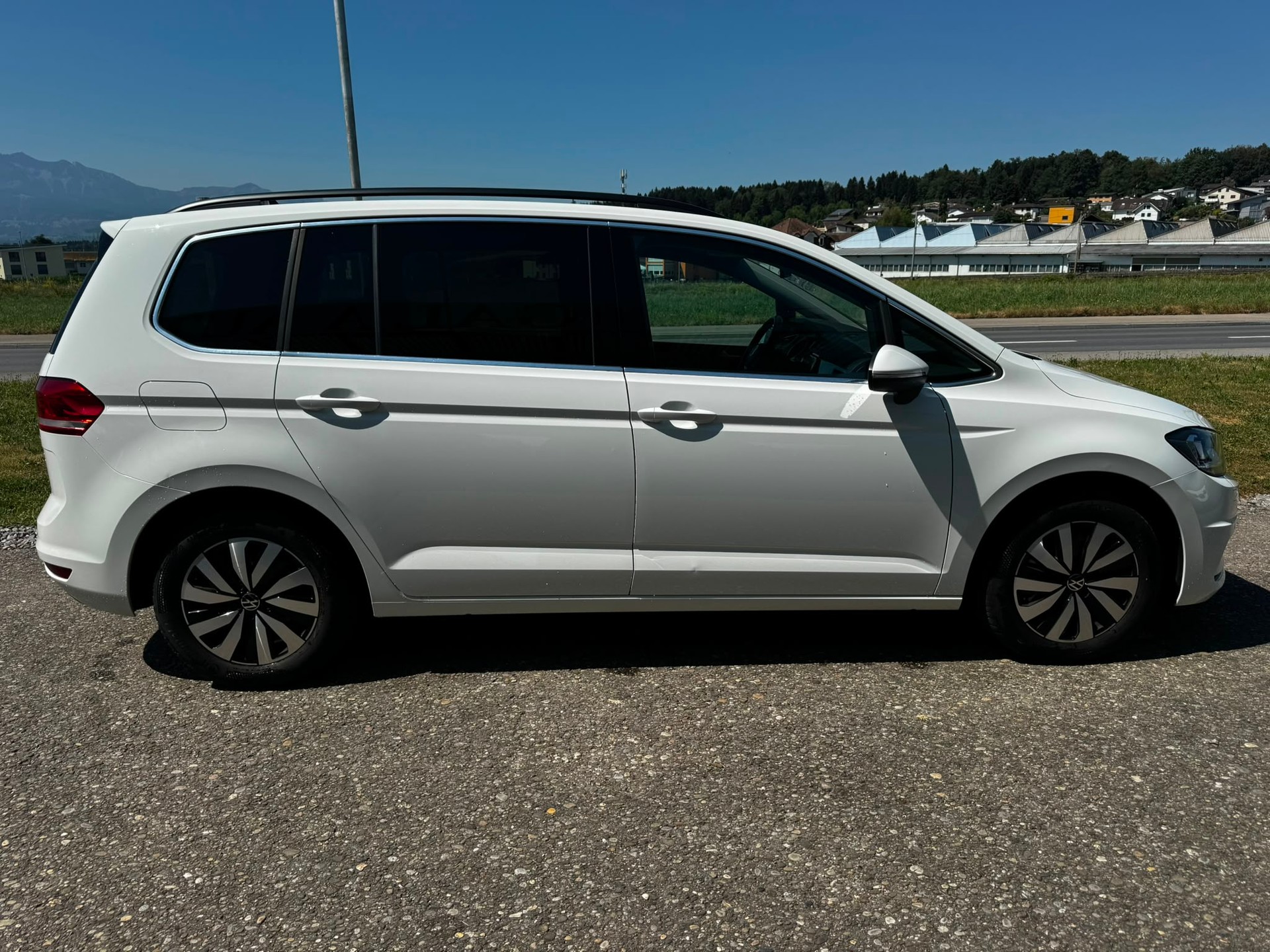 VW Touran 2.0 TDI BlueMotion Technology Comfortline DSG-image-3