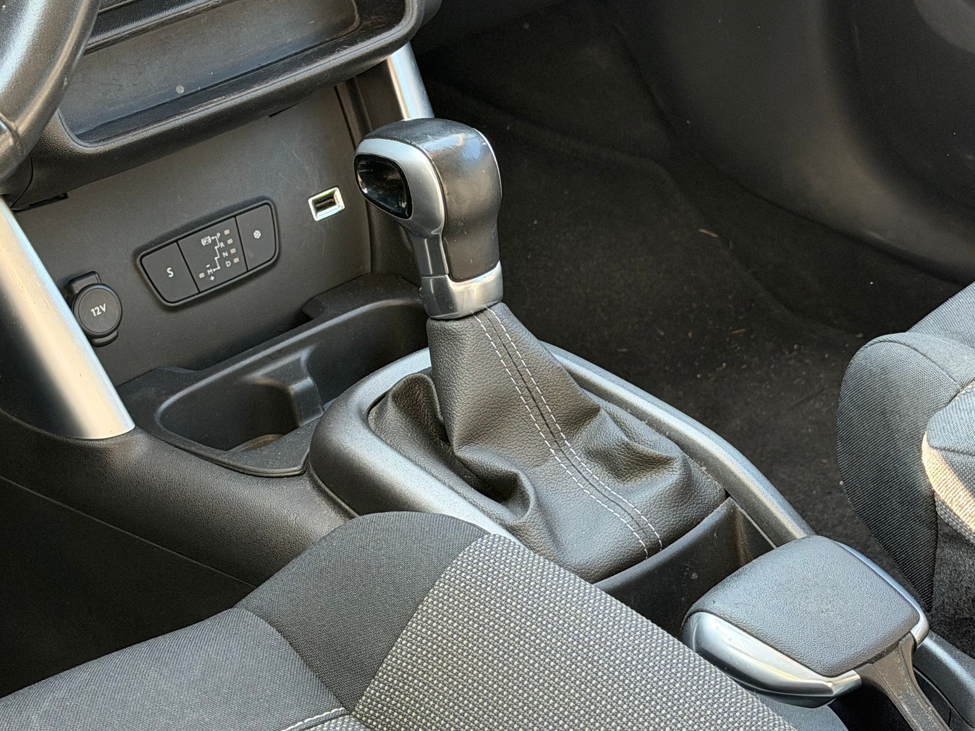 CITROEN C3 Aircross 1.2i PureTech Feel EAT-image-8