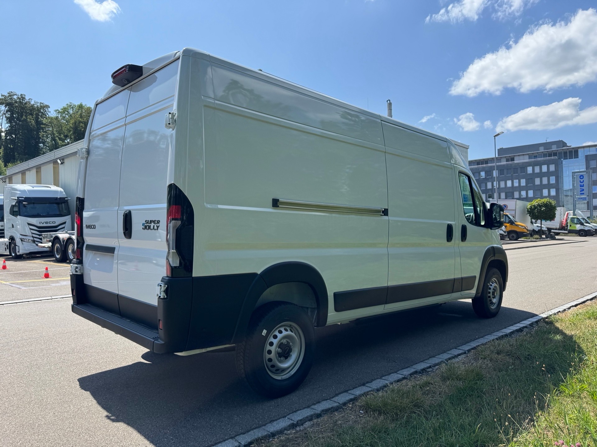 IVECO eSuperJolly-image-2