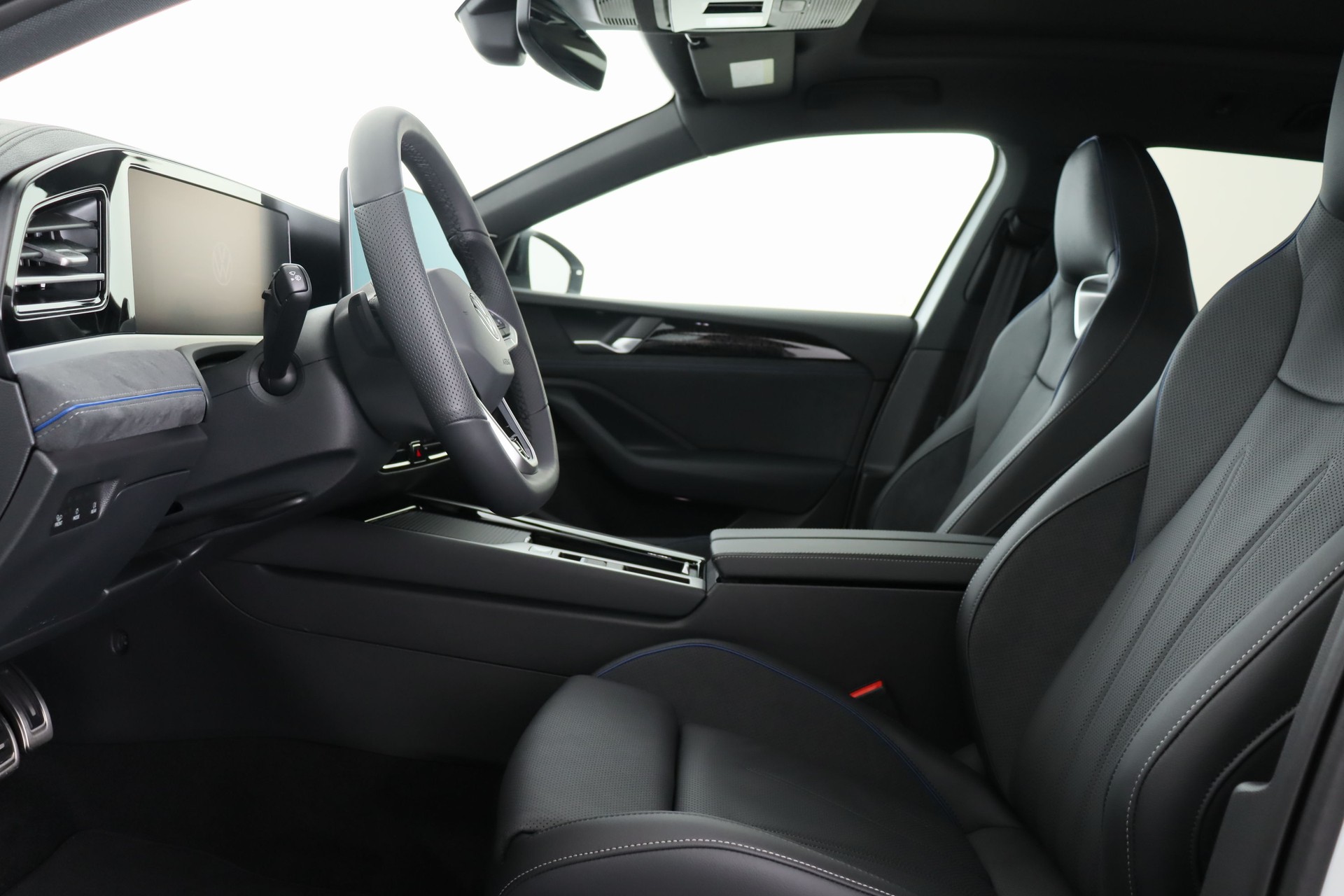 VW Passat Variant 1.5 TSI evo2 Plug-In- Hybrid R-Line DSG-image-9