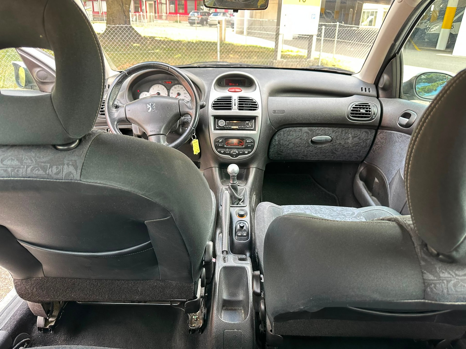 PEUGEOT 206 1.6 HDI Quiksilver-image-7