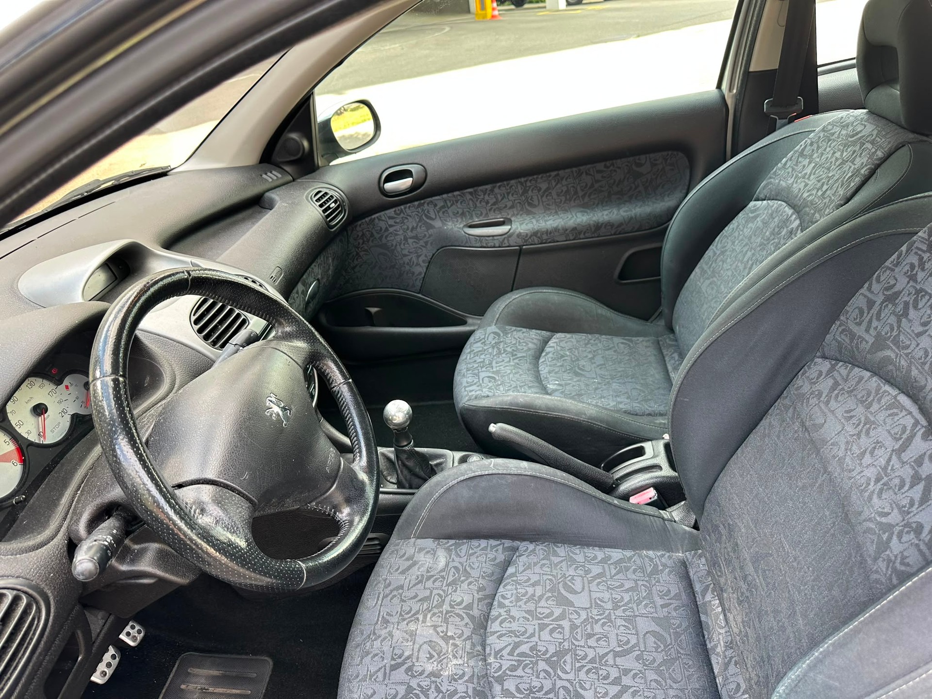 PEUGEOT 206 1.6 HDI Quiksilver-image-6