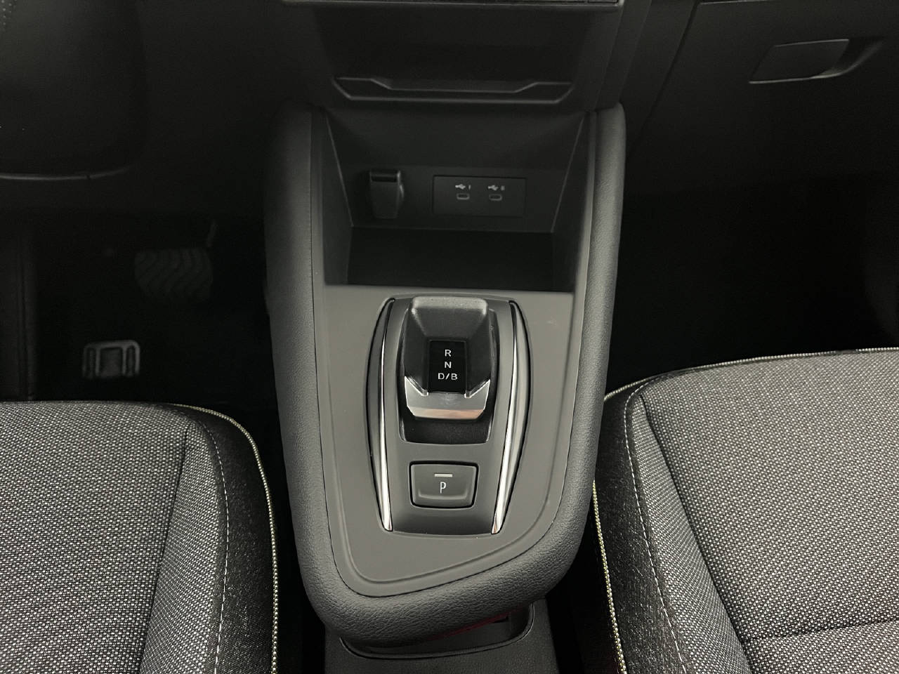 RENAULT Captur 1.8 E-Tech techno-image-13