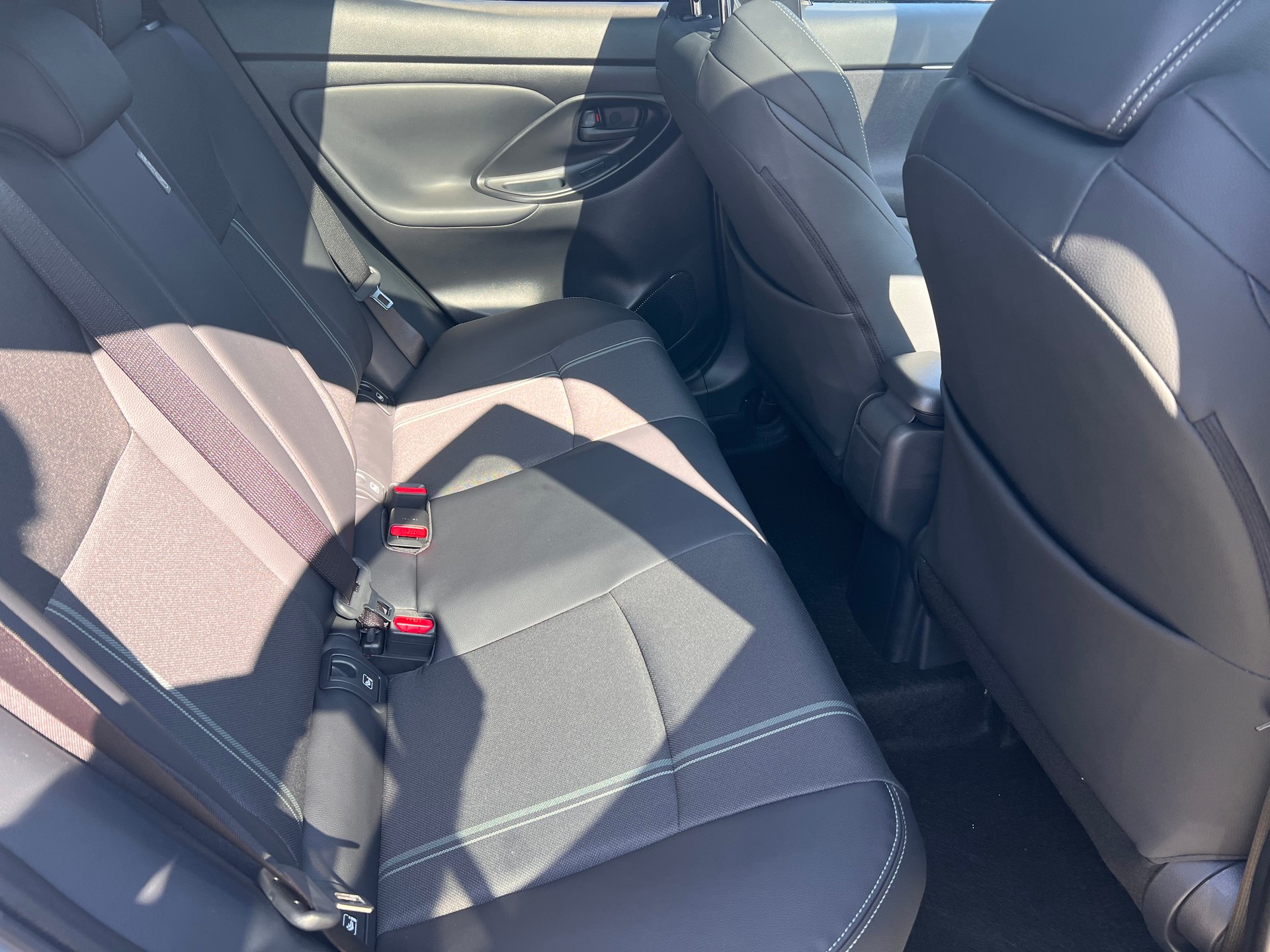 TOYOTA Yaris Cross 1.5 VVT-i HSD Premium AWD-i-image-11