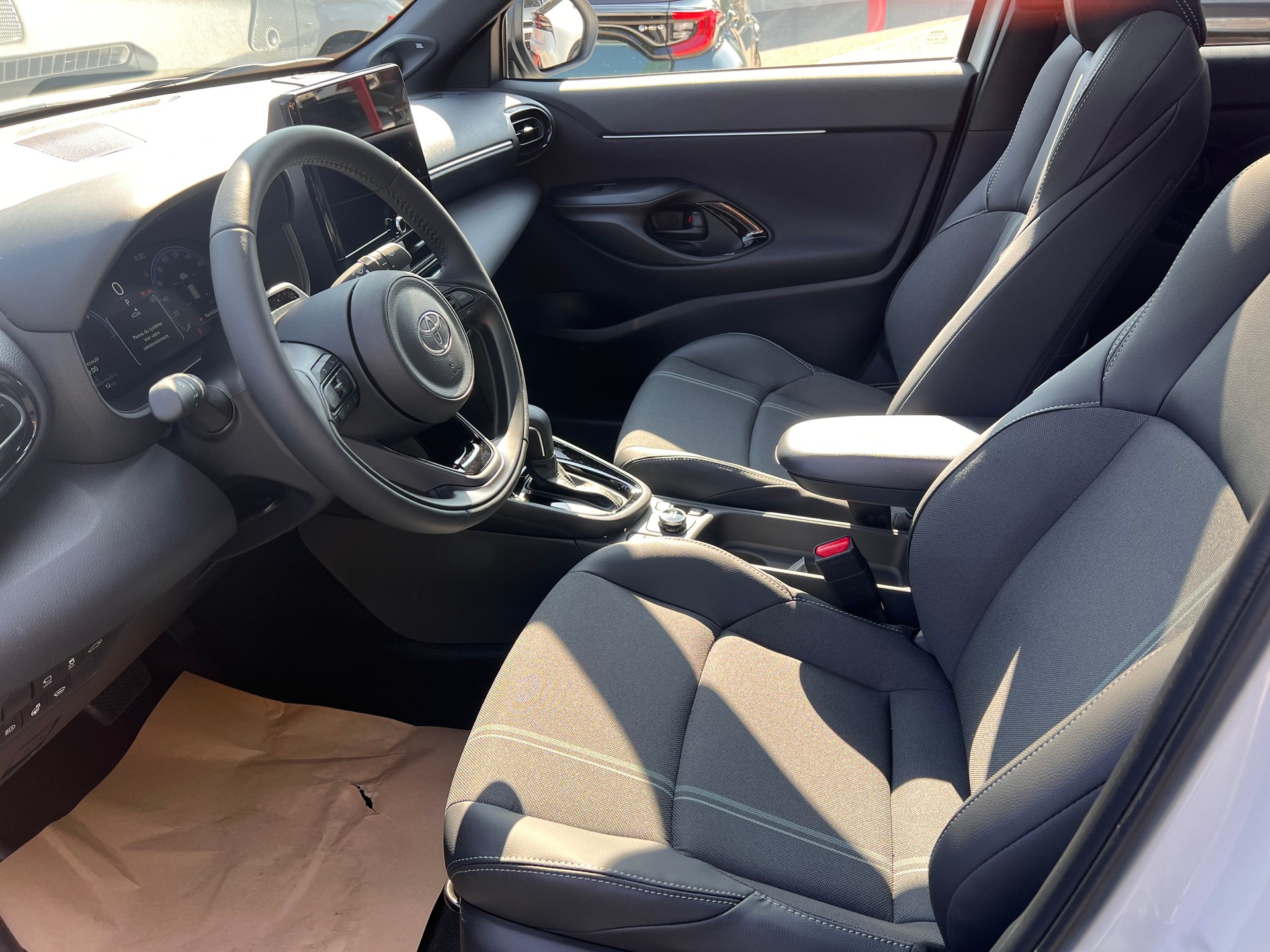 TOYOTA Yaris Cross 1.5 VVT-i HSD Premium AWD-i-image-7