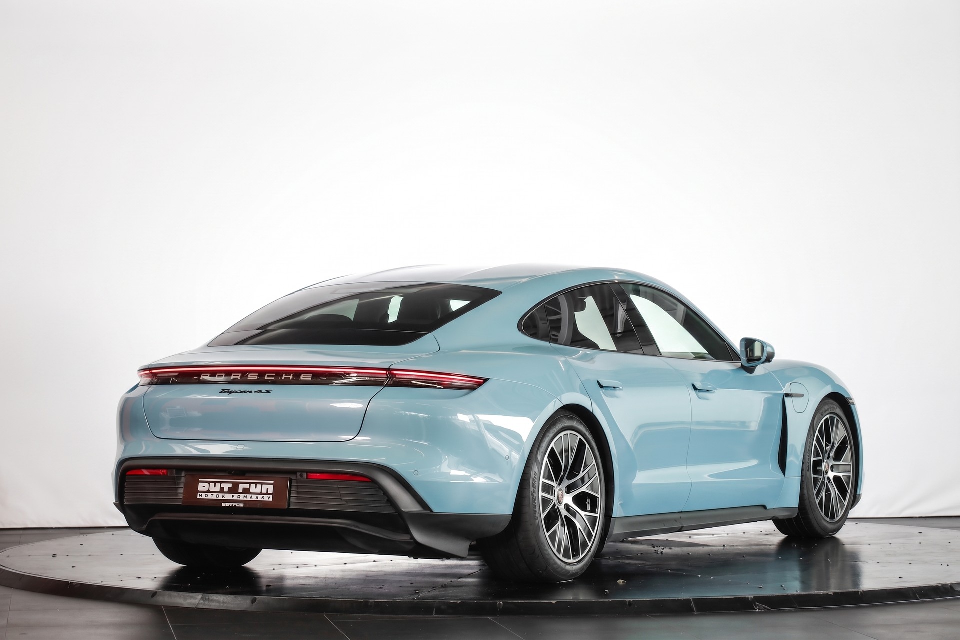 PORSCHE Taycan 4S Performance Plus-image-3