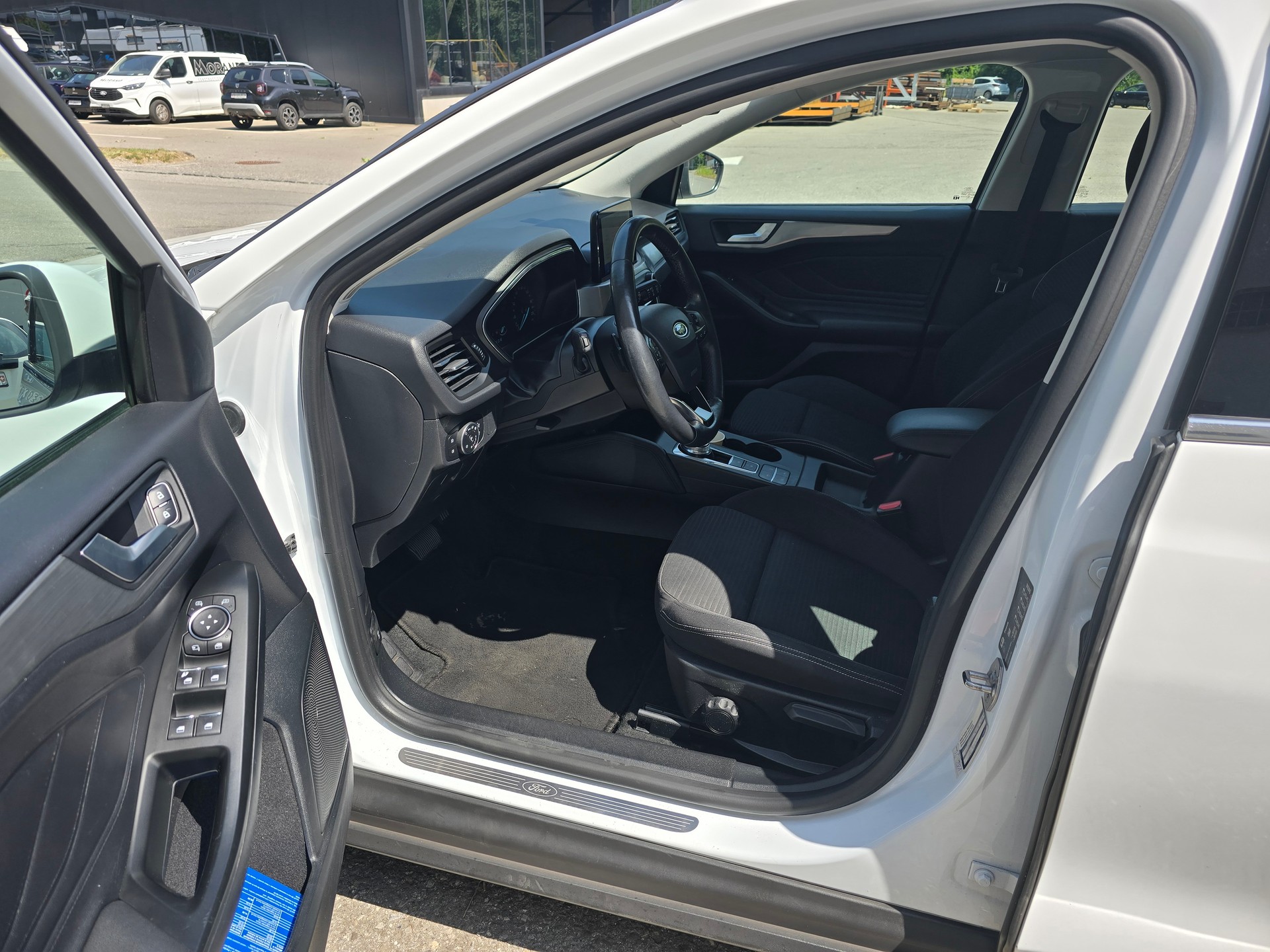 FORD Focus 1.5 TDCi Titanium Automatic-image-10