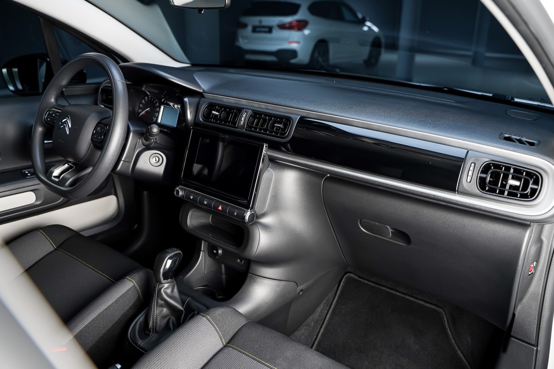 CITROEN C3 1.2i PureTech Swiss Edition-image-18