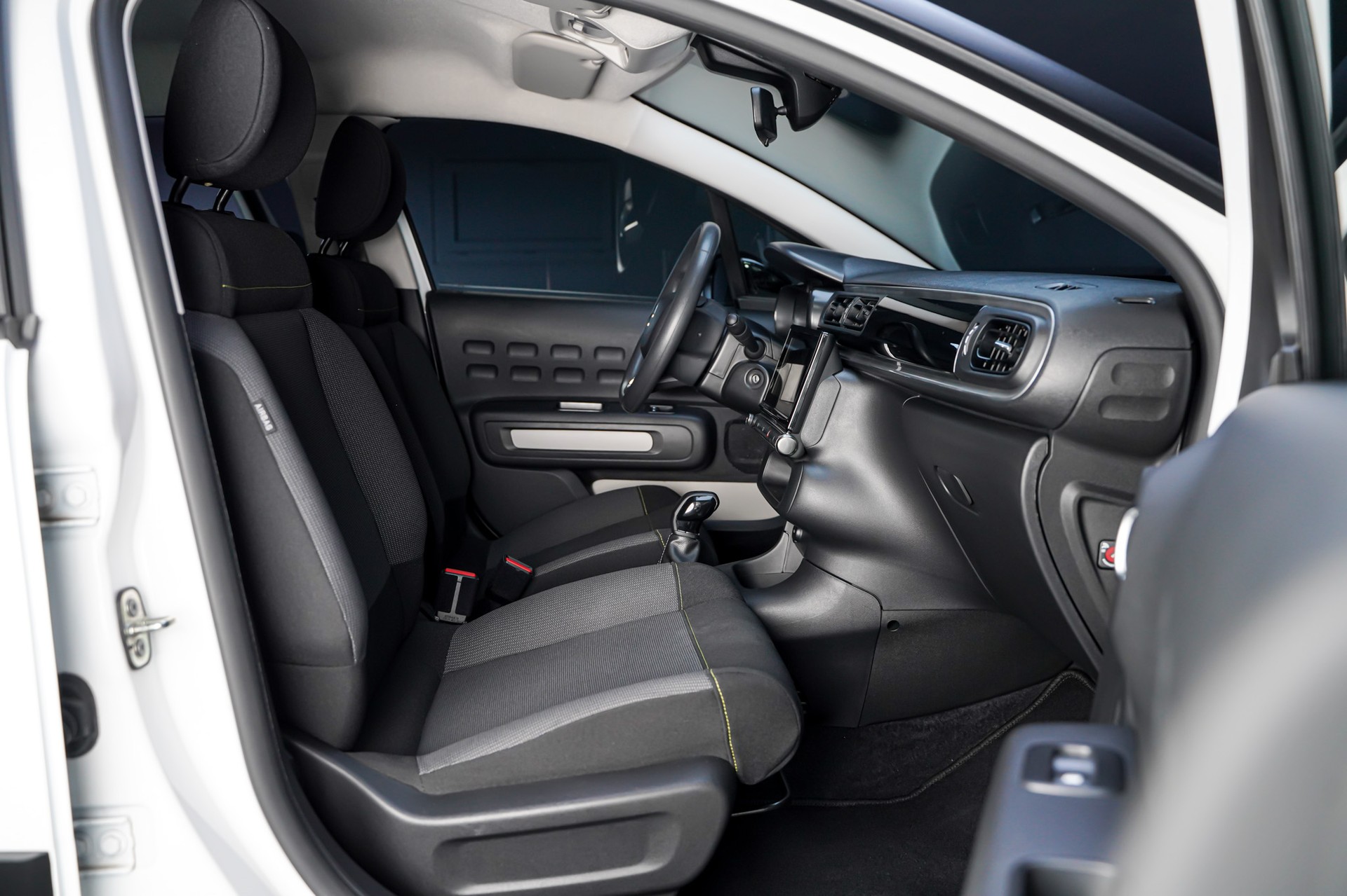 CITROEN C3 1.2i PureTech Swiss Edition-image-17
