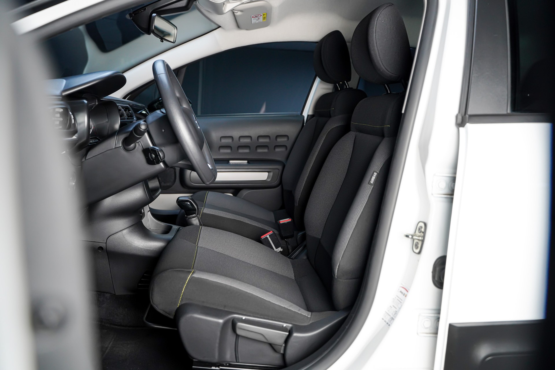 CITROEN C3 1.2i PureTech Swiss Edition-image-11