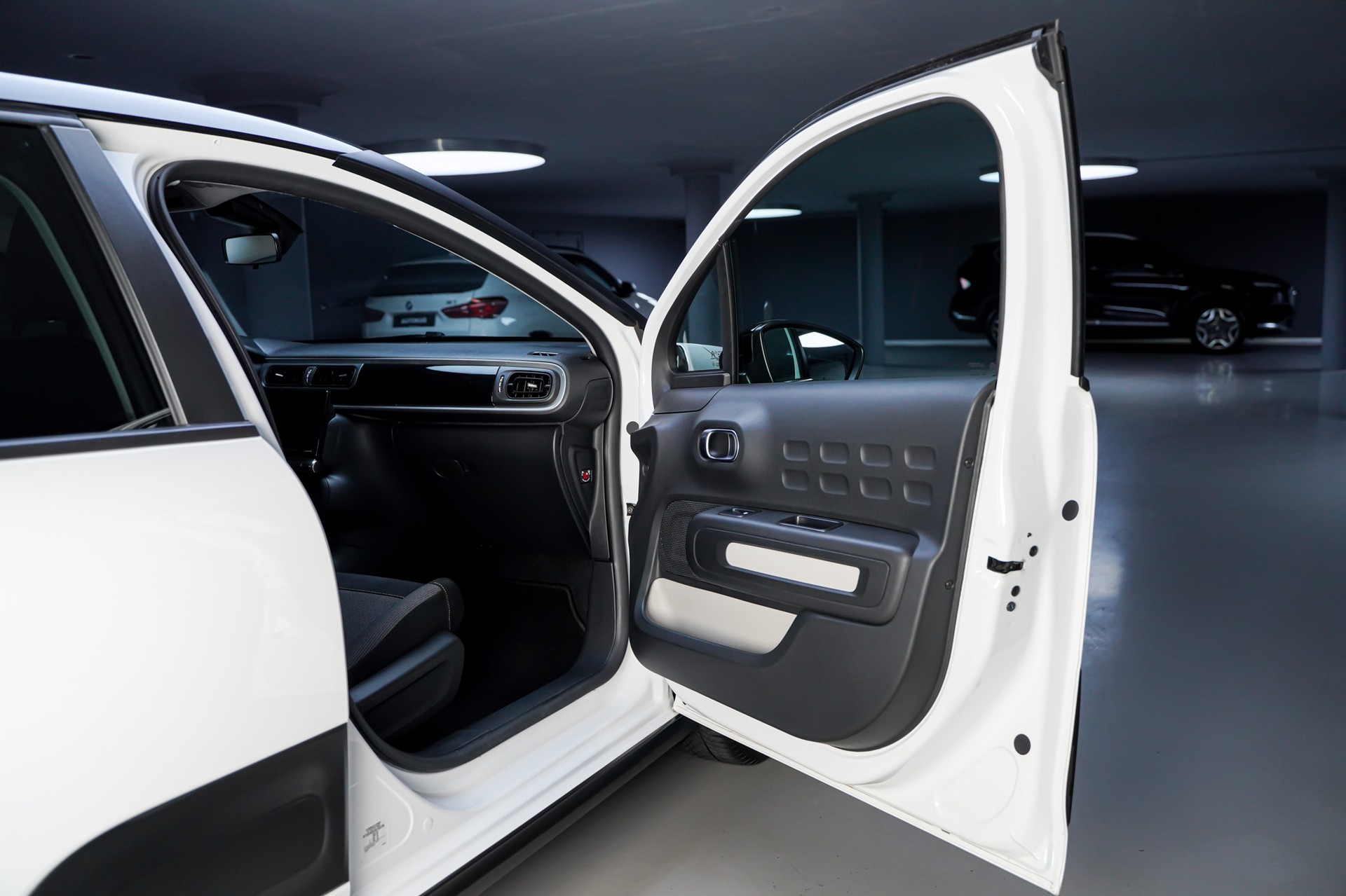 CITROEN C3 1.2i PureTech Swiss Edition-image-16