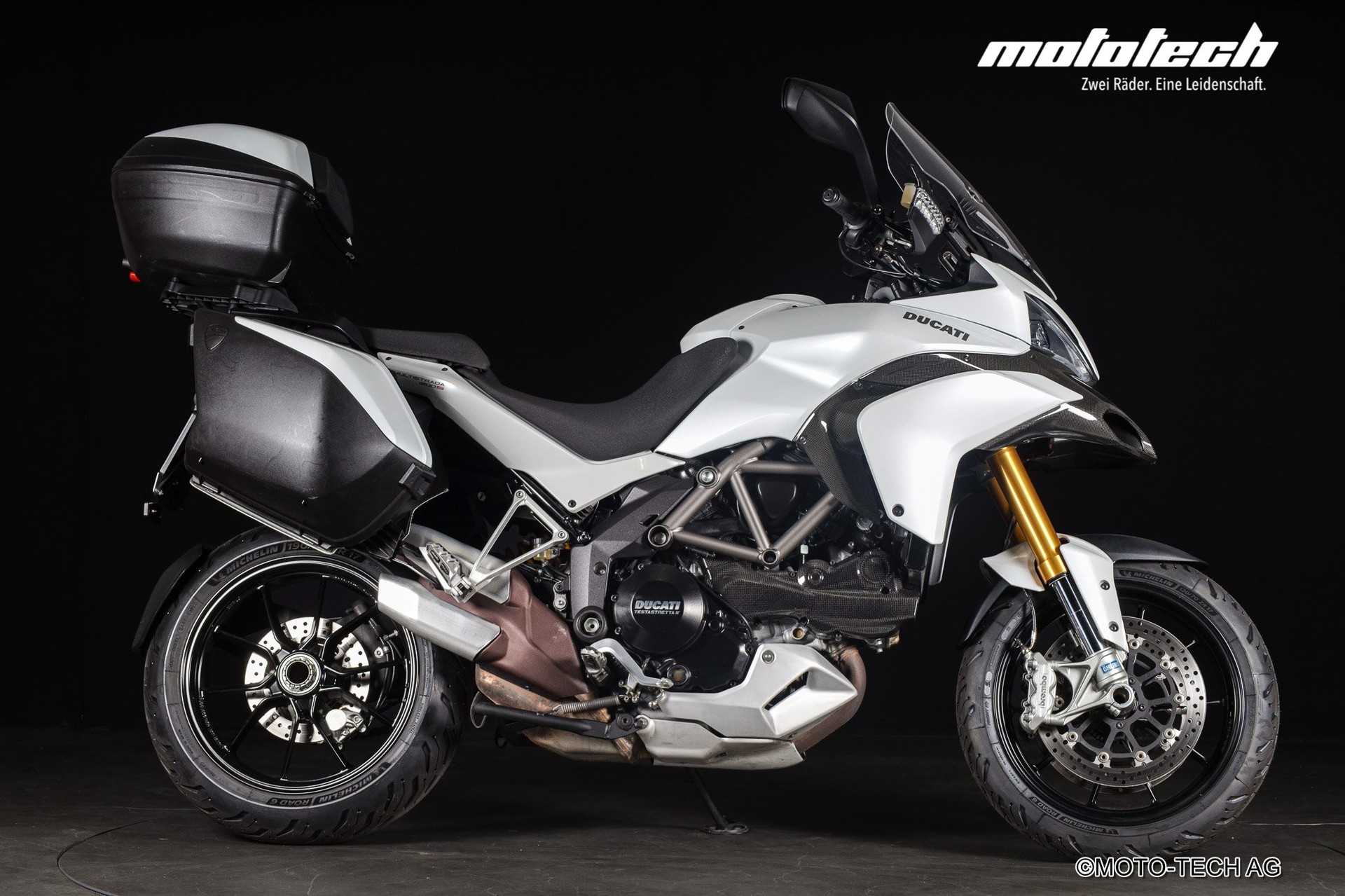 DUCATI Multistrada 1200 S-showroom-element-1