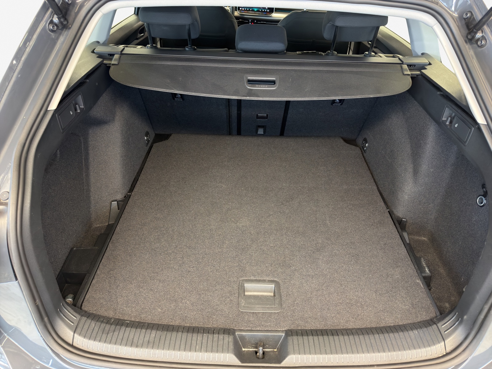 VW Golf Variant 1.5 eTSI mHEV Life DSG-image-12