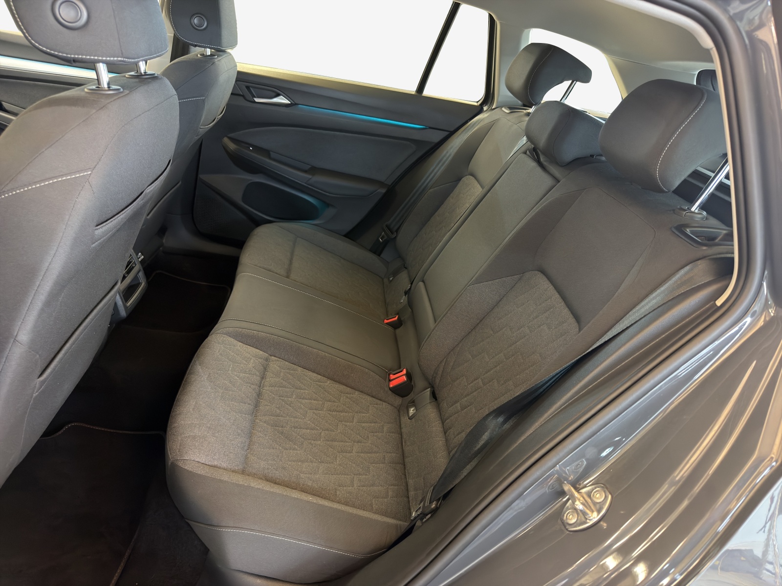 VW Golf Variant 1.5 eTSI mHEV Life DSG-image-11