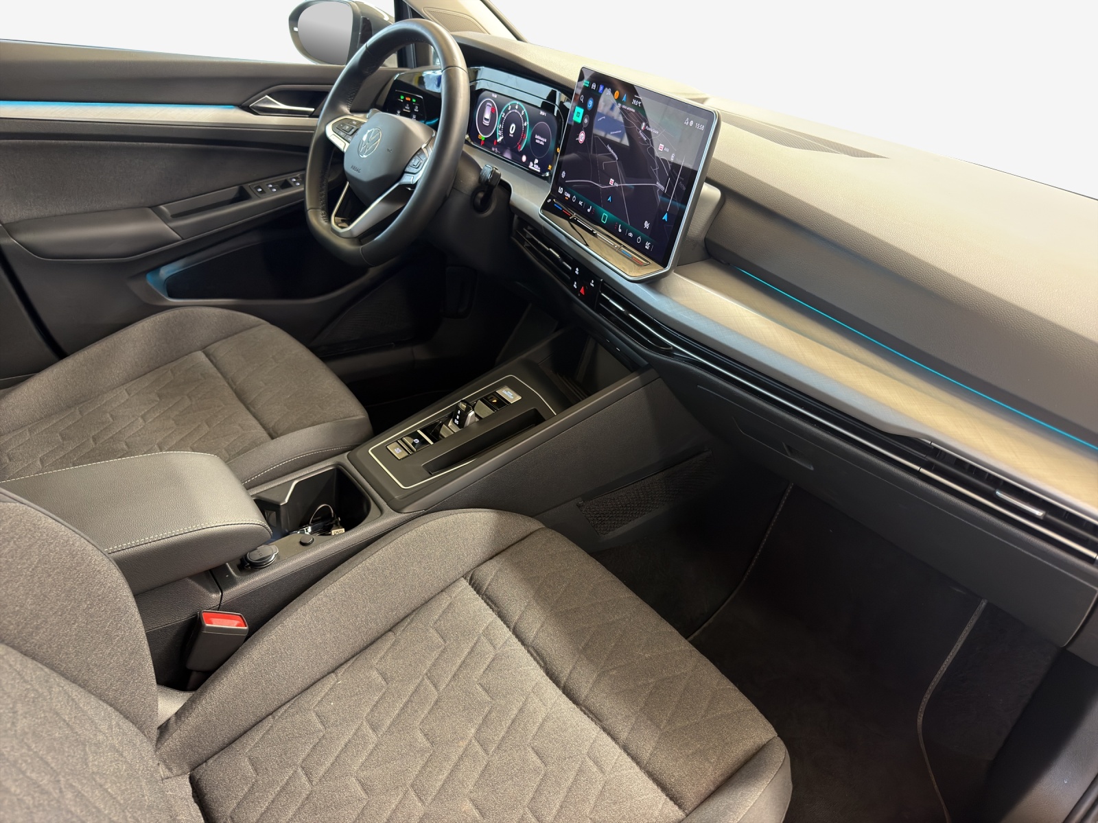 VW Golf Variant 1.5 eTSI mHEV Life DSG-image-13