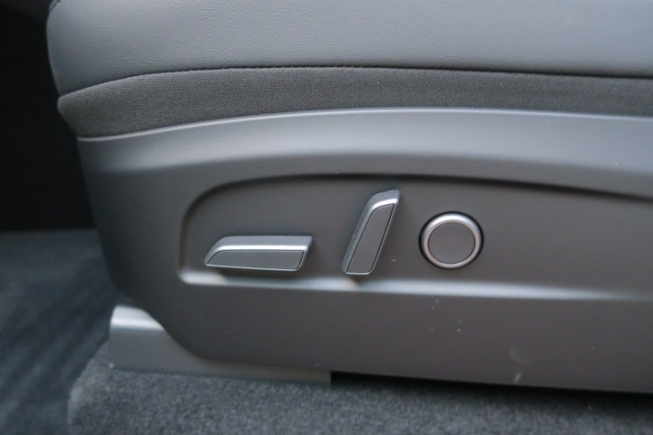 TESLA Model Y Long Range Premium AWD-image-6
