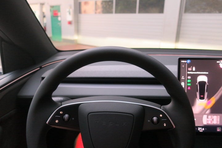 TESLA Model Y Long Range Premium AWD-image-15