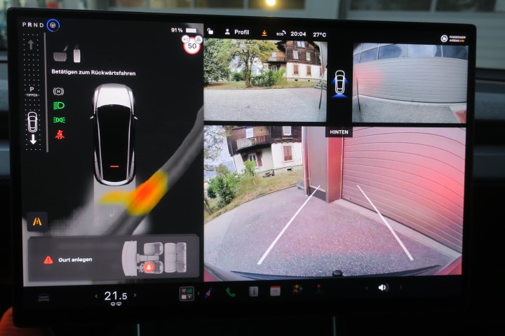 TESLA Model Y Long Range Premium AWD-image-14