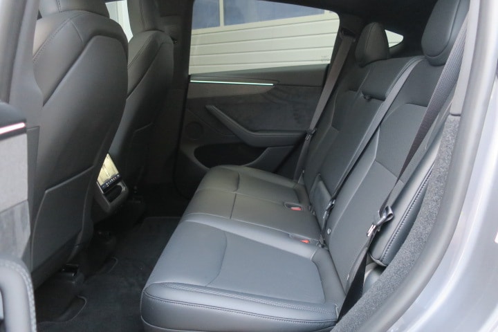 TESLA Model Y Long Range Premium AWD-image-7