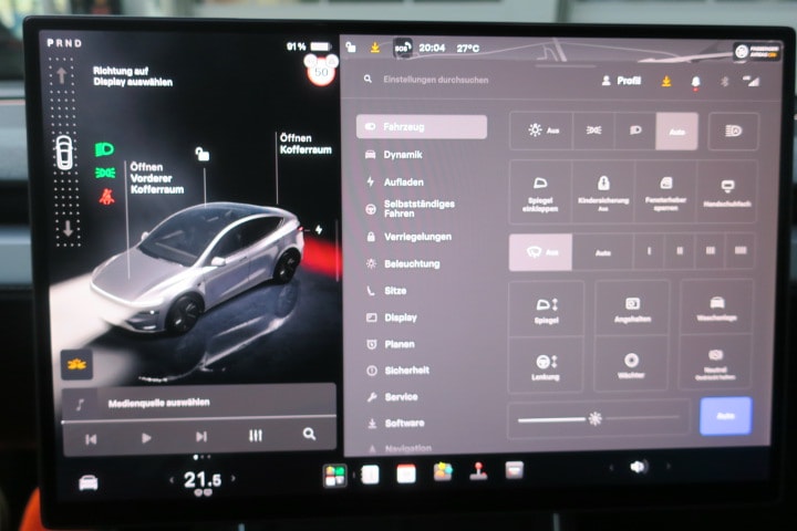 TESLA Model Y Long Range Premium AWD-image-12