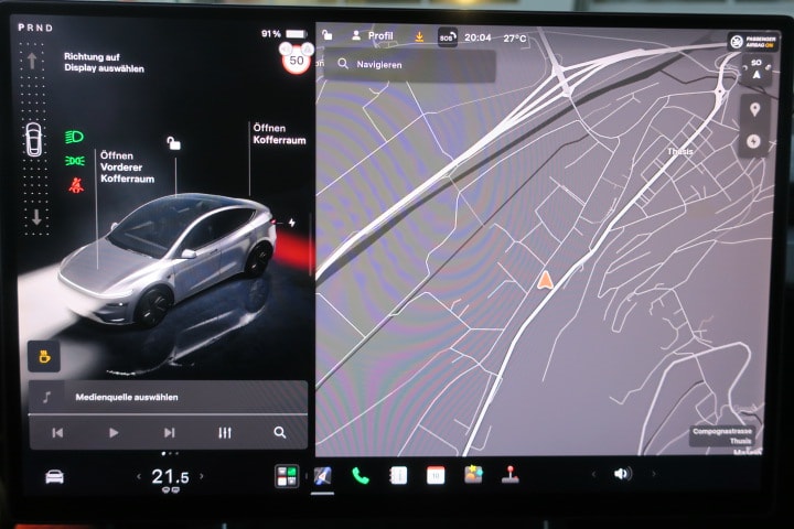 TESLA Model Y Long Range Premium AWD-image-13