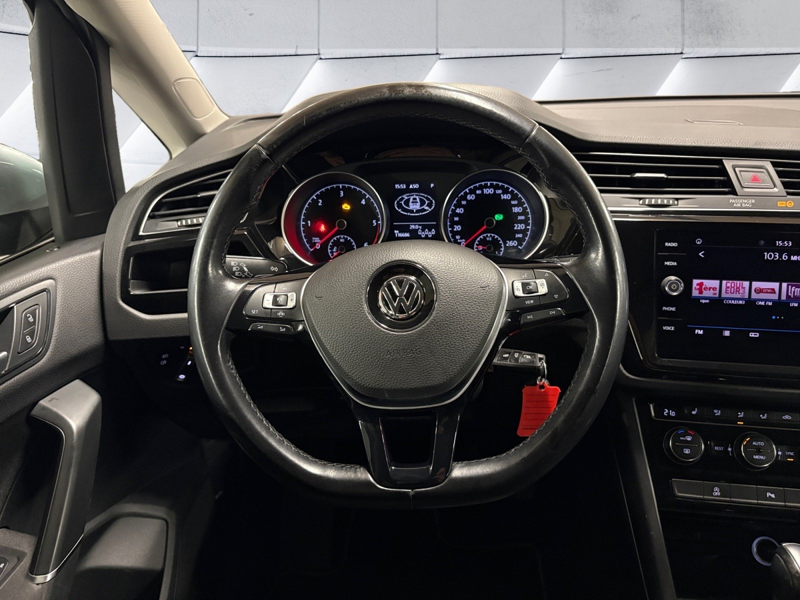 VW Touran 2.0 TDI BlueMotion Technology Comfortline DSG-image-9