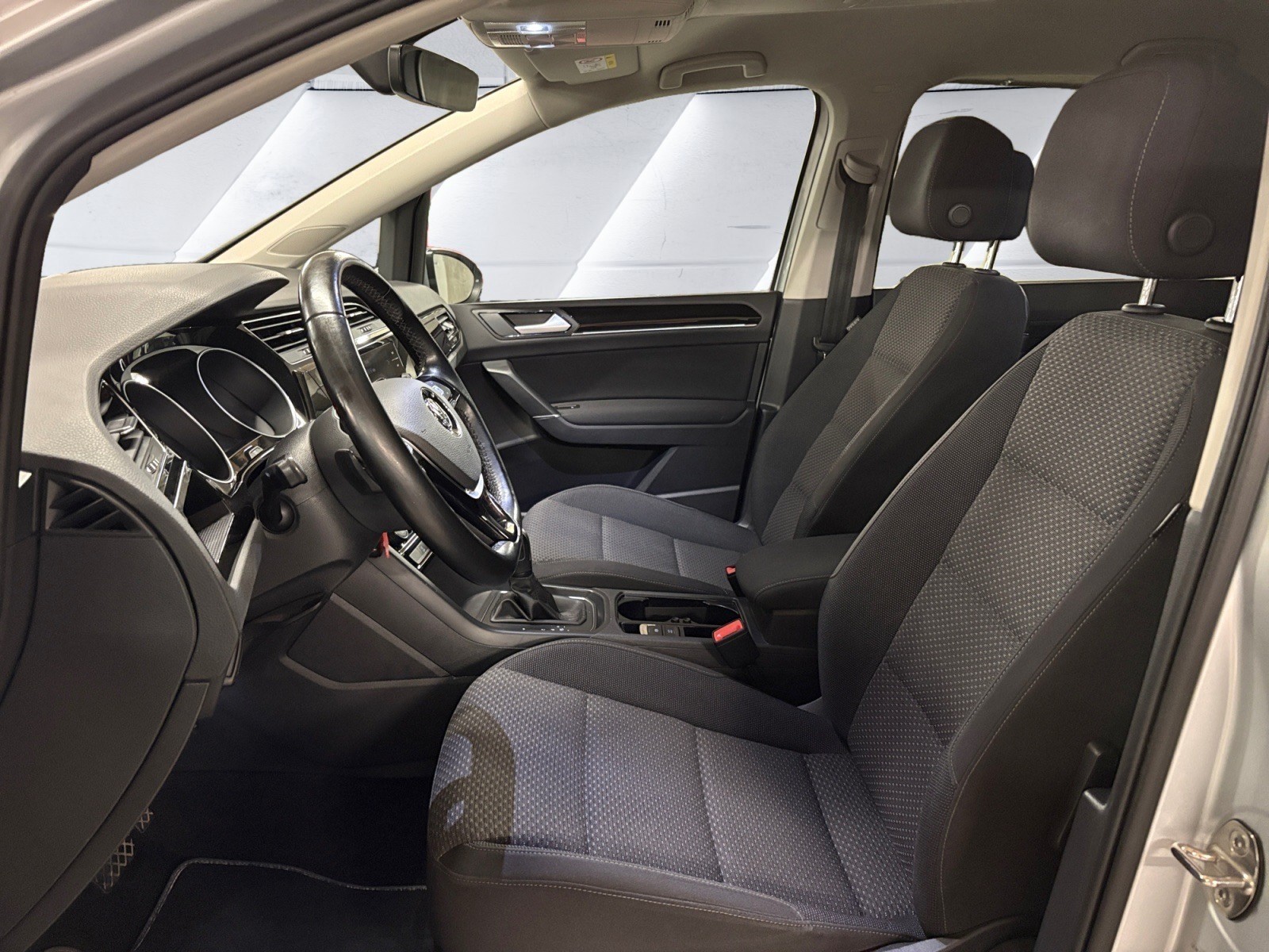 VW Touran 2.0 TDI BlueMotion Technology Comfortline DSG-image-12