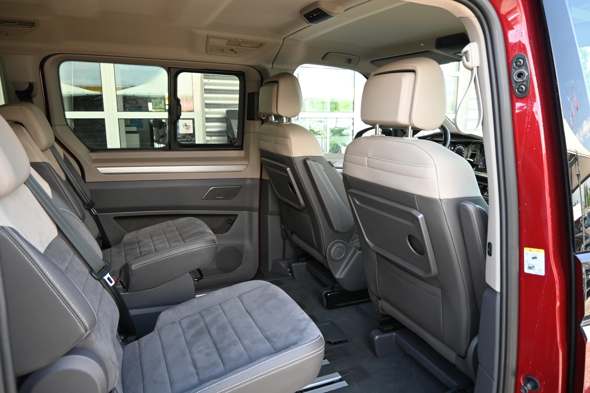 VW Multivan 2.0 TDI Style DSG Lang 7-Plätzer + AHK 2000kg-image-15