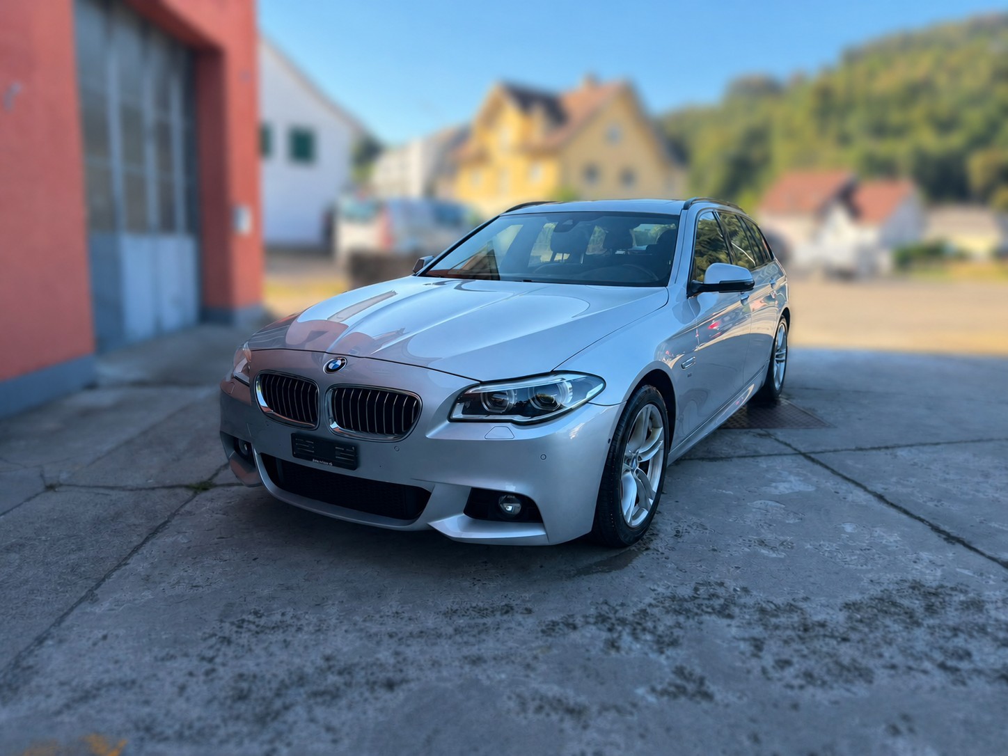 BMW 520d Touring xDrive Luxury Line Steptronic-image-0