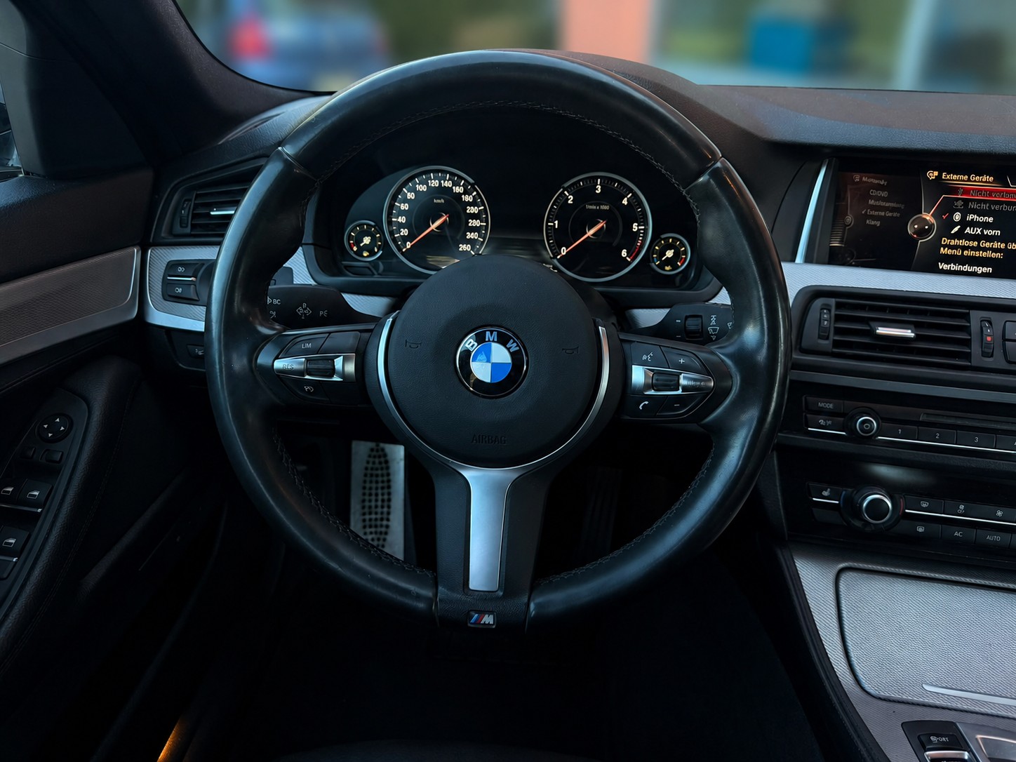 BMW 520d Touring xDrive Luxury Line Steptronic-image-9