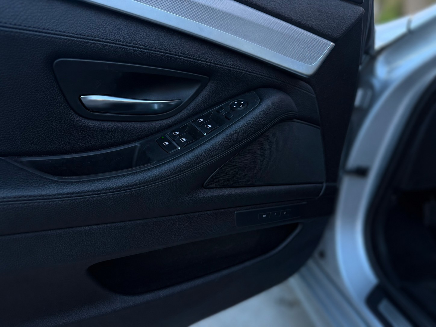 BMW 520d Touring xDrive Luxury Line Steptronic-image-11