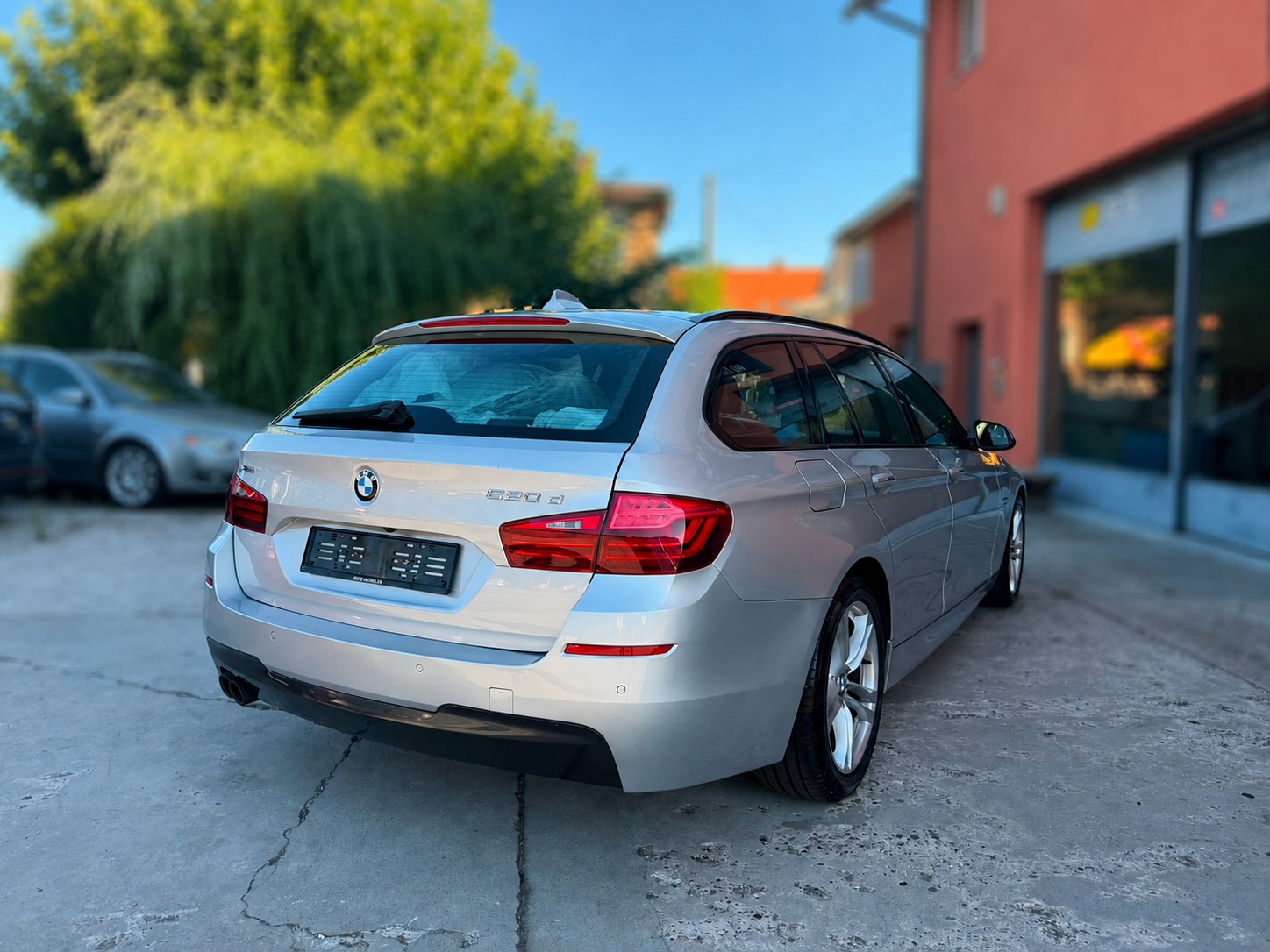 BMW 520d Touring xDrive Luxury Line Steptronic-image-6