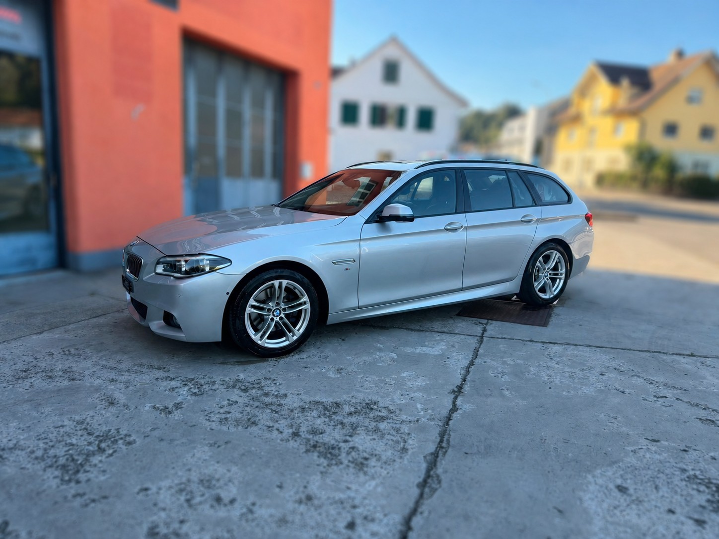 BMW 520d Touring xDrive Luxury Line Steptronic-image-2