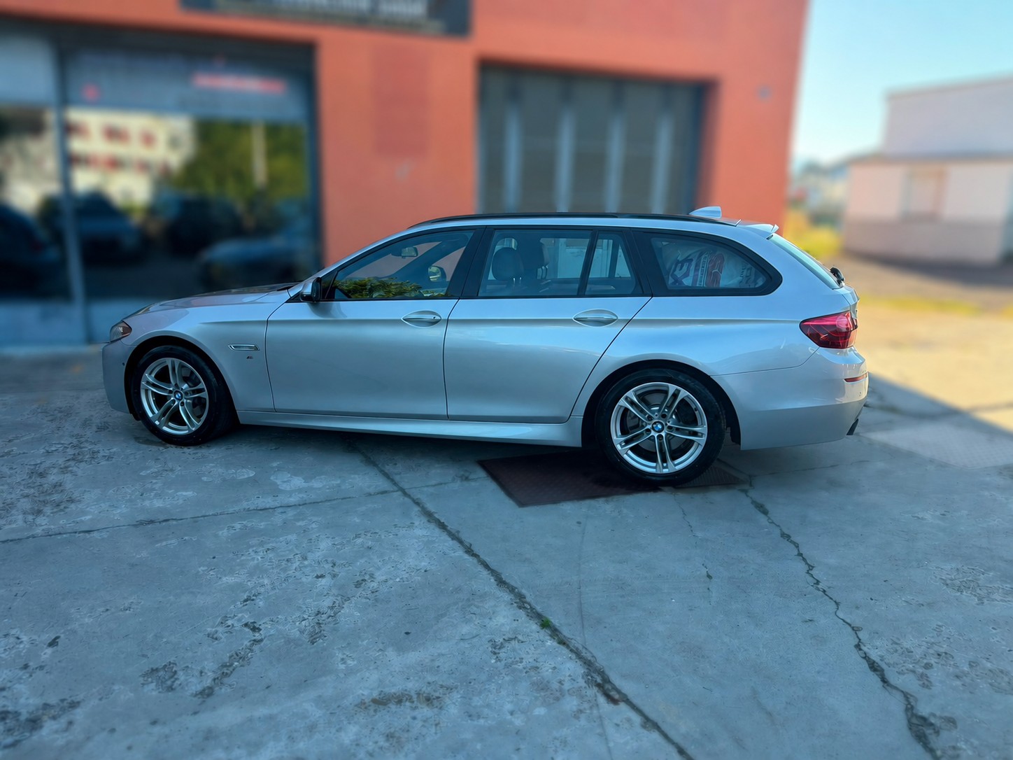 BMW 520d Touring xDrive Luxury Line Steptronic-image-3