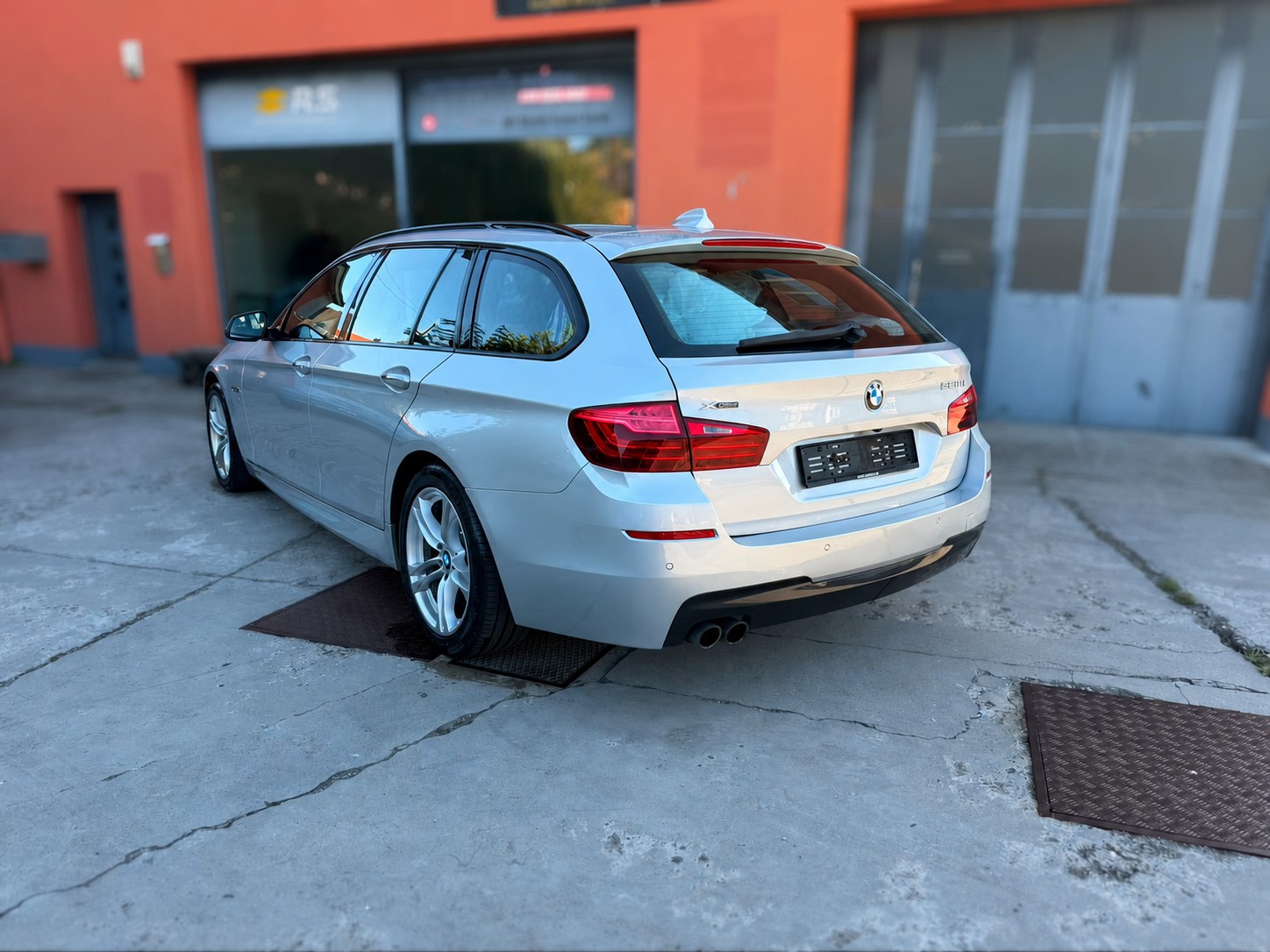 BMW 520d Touring xDrive Luxury Line Steptronic-image-4