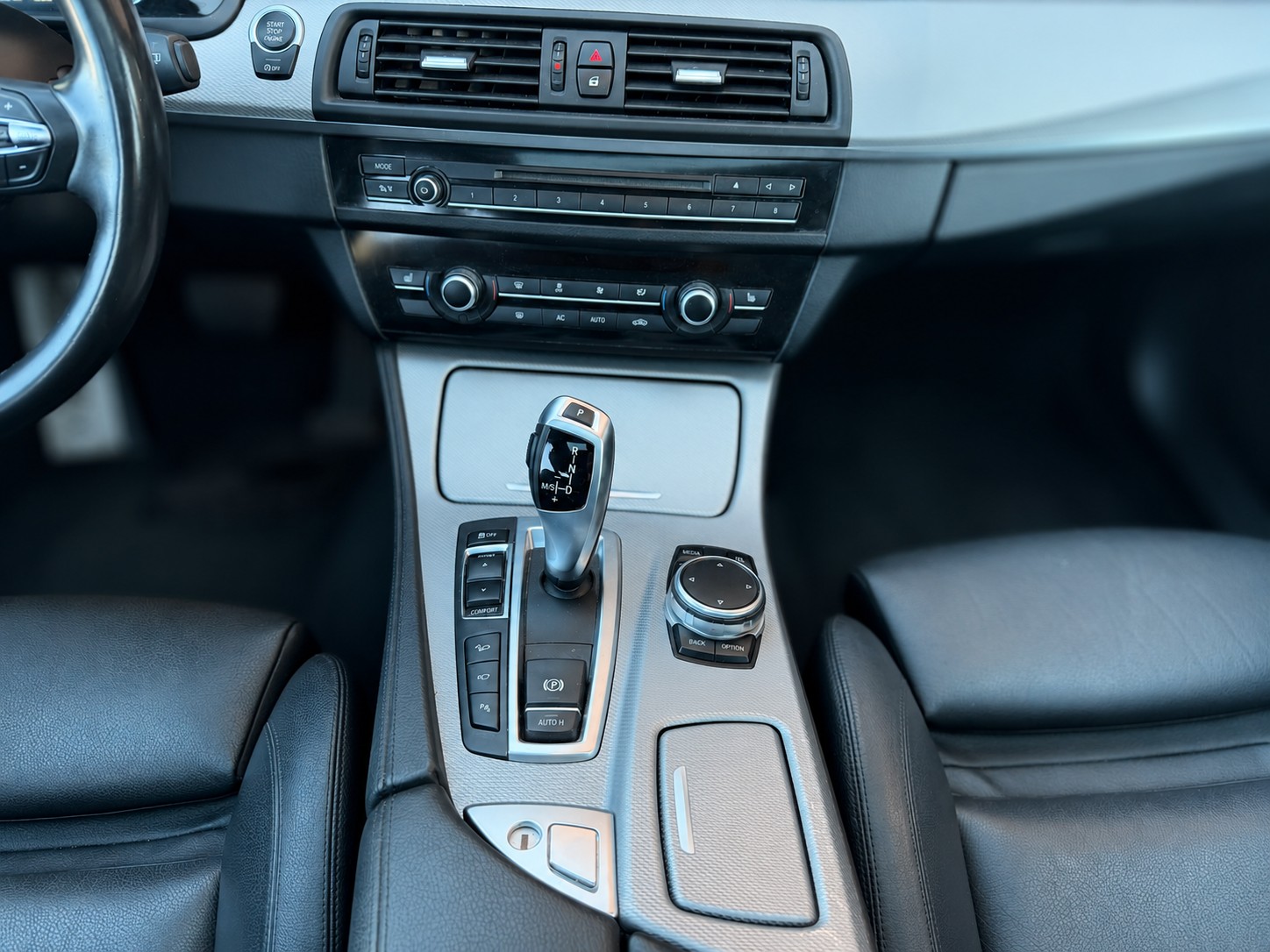 BMW 520d Touring xDrive Luxury Line Steptronic-image-10
