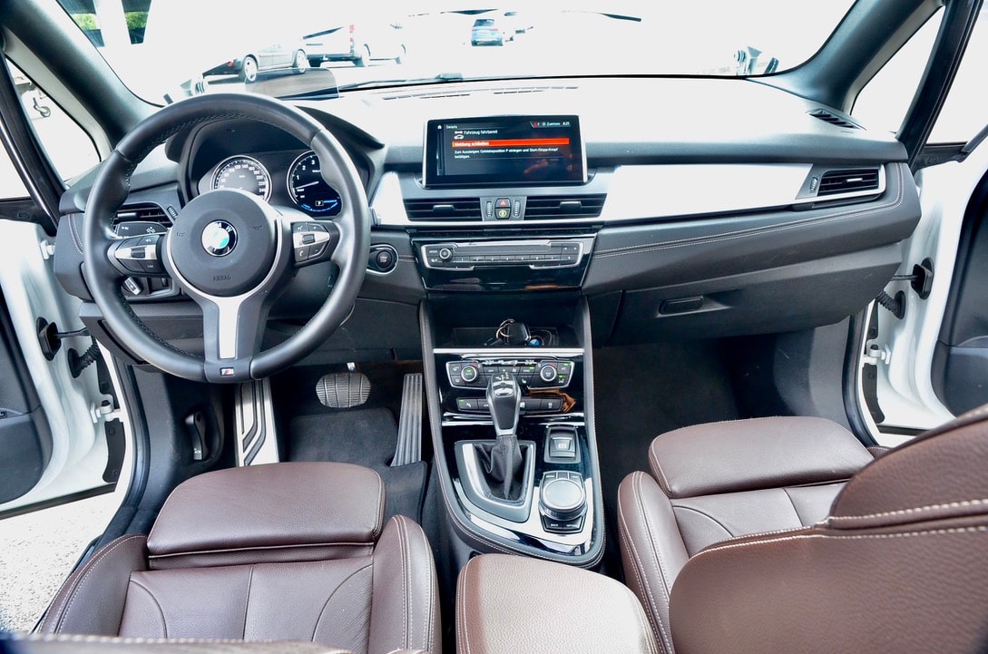 BMW 225xe iPerformance Active Tourer Steptronic M Sport-image-13