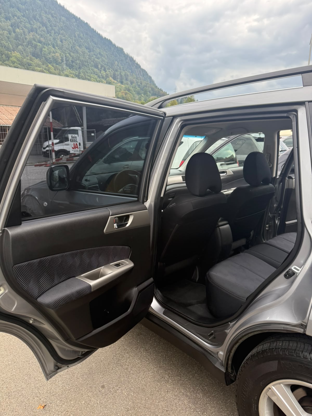 SUBARU Forester 2.0XS Comfort Celebration Automatic-image-12