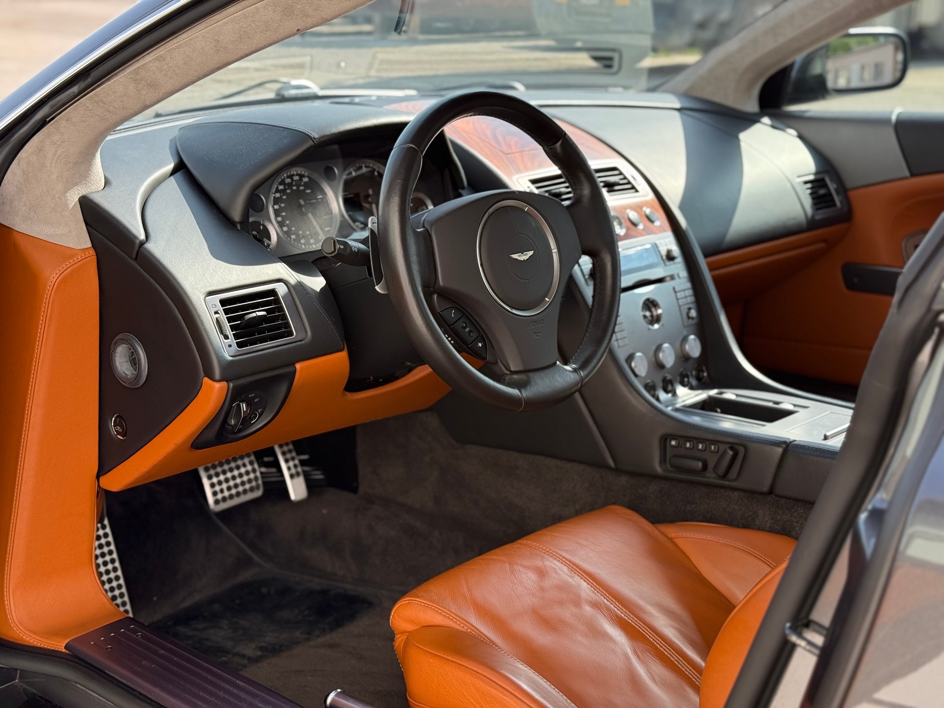 ASTON MARTIN 5.9 V12-image-7