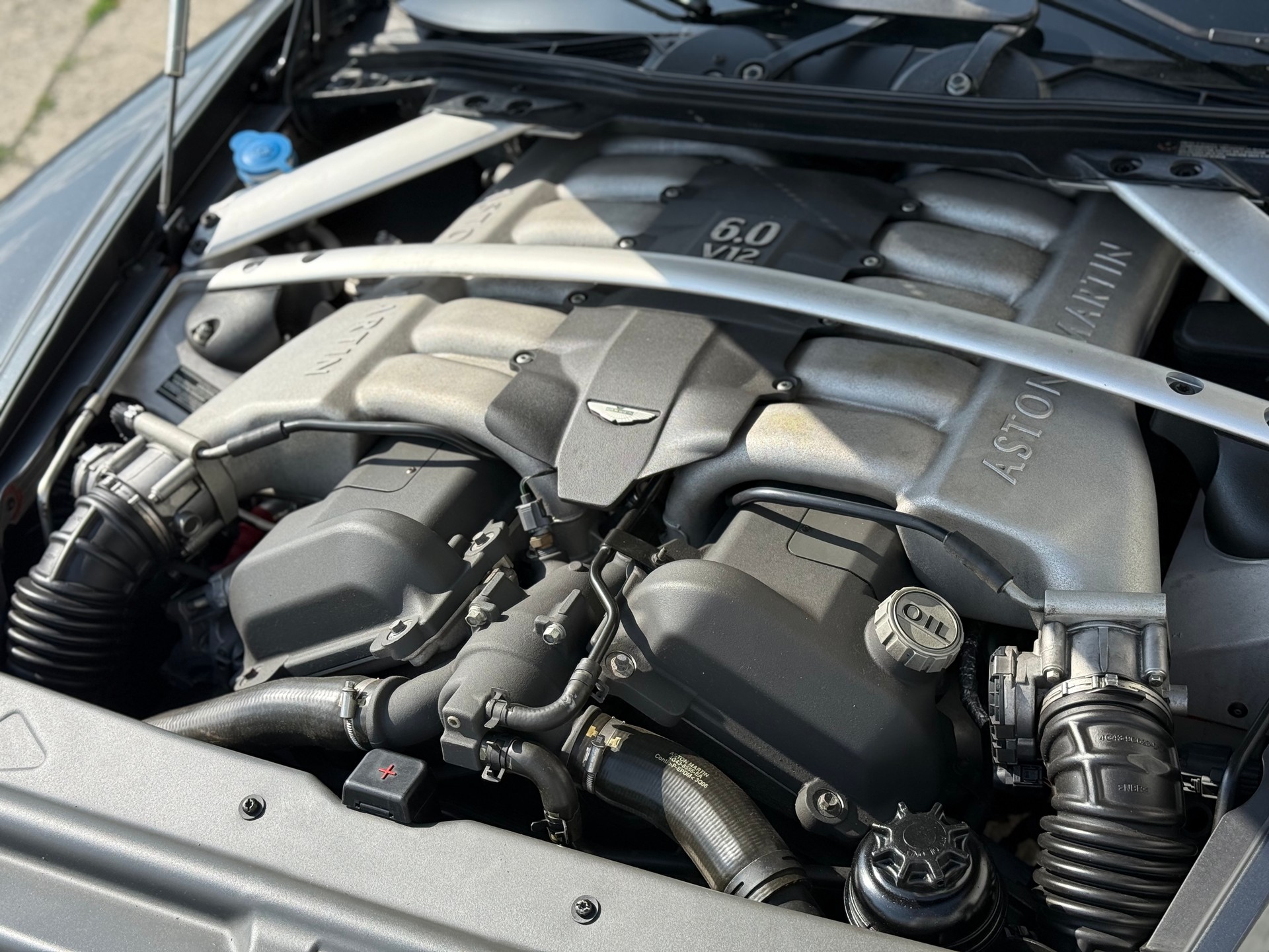 ASTON MARTIN 5.9 V12-image-12