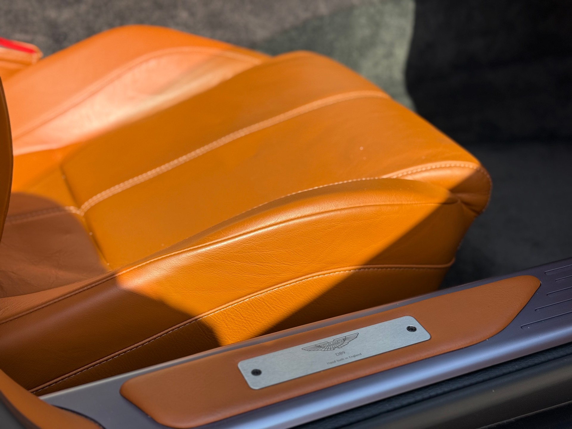 ASTON MARTIN 5.9 V12-image-9