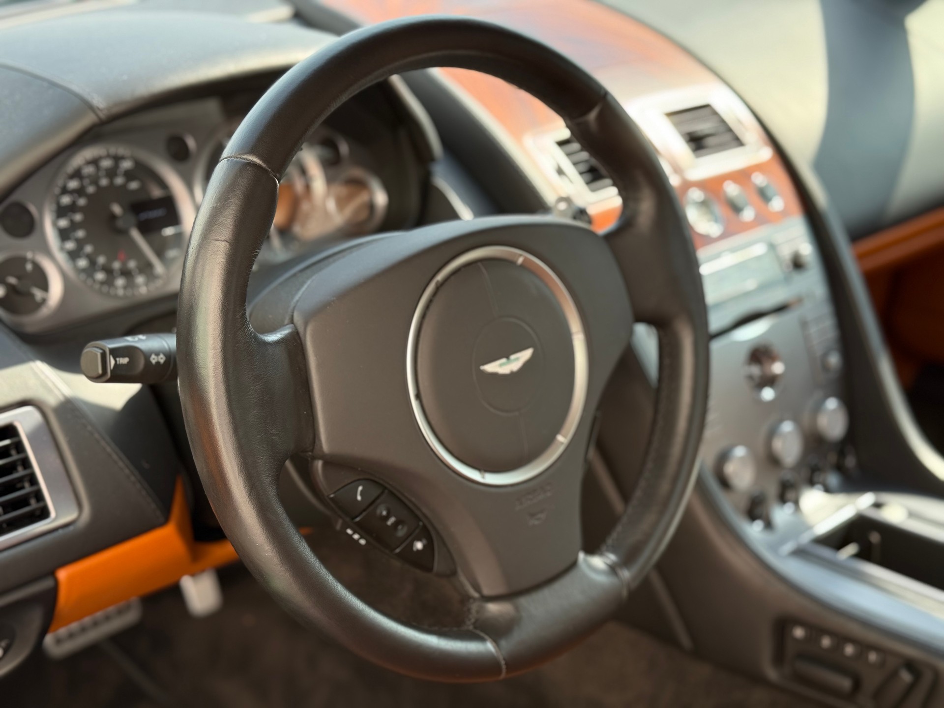 ASTON MARTIN 5.9 V12-image-10