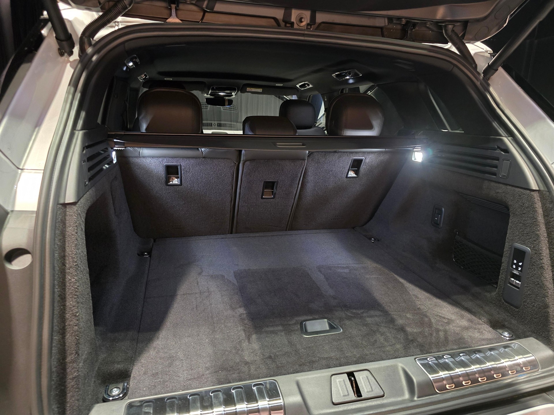 LAND ROVER Range Rover Sport 3.0 I6 P460e SE Dynamic-showroom-element-3